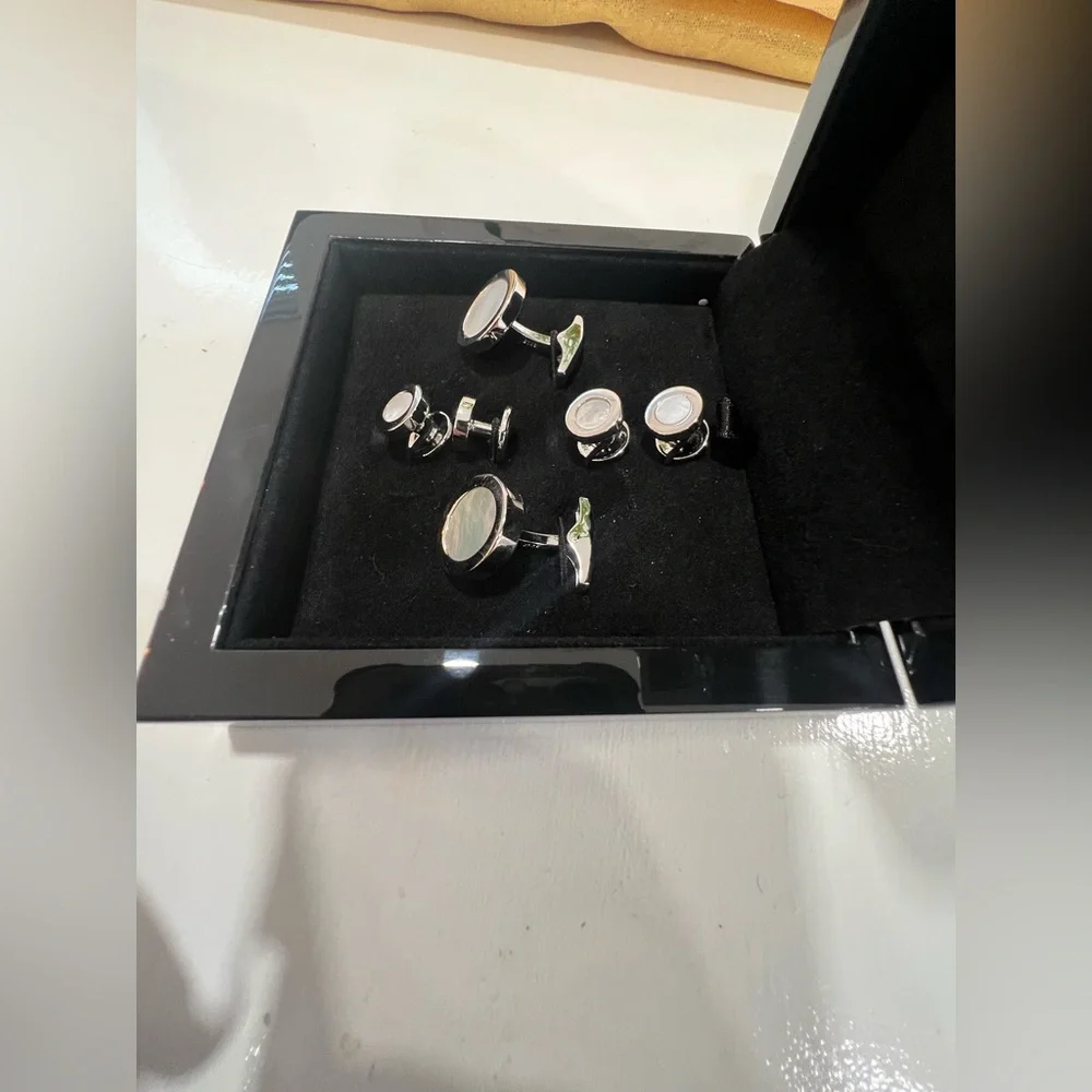 Jan Leslie Men's 925 Round Mother-of-Pearl Cufflink Stud Set